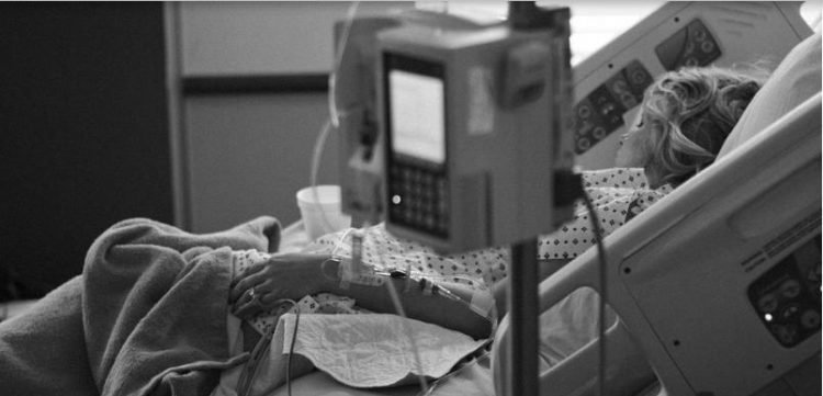 Despierta del coma y se entera que hay una pandemia