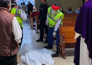 Muere de un infarto después de entrar a iglesia