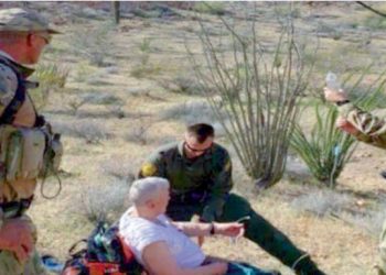 Soldados salvan de morir a hombre de la tercera edad