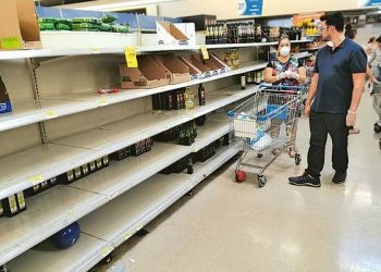 Racionan alimentos en supermercados