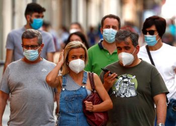 Uso de mascarillas es vital para aplastar virus