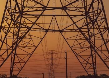 Se suma otro juez que otorga nuevas suspensiones a la reforma eléctrica de AMLO