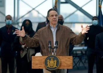 Exigen 59 legisladores renuncia del gobernador de NY por acoso