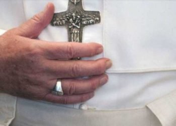 Iglesia francesa ofrecerá compensación económica a víctimas de pederastia