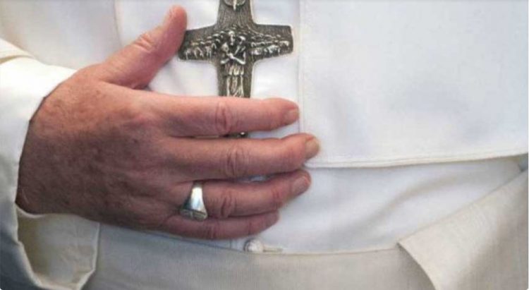 Iglesia francesa ofrecerá compensación económica a víctimas de pederastia