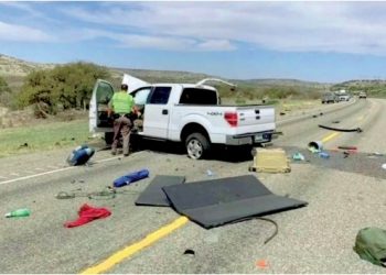 Mueren ocho migrantes en un brutal choque tras persecución policiaca