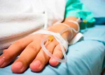 Hombre le cose los genitales con alambre a su esposa por ‘serle infiel’