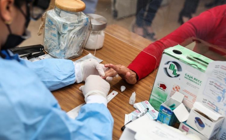 Reanudan aplicación de pruebas rápidas para detección de Covid