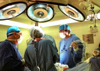 A Karen le negaron una cirugía de esterilización a los 25 años