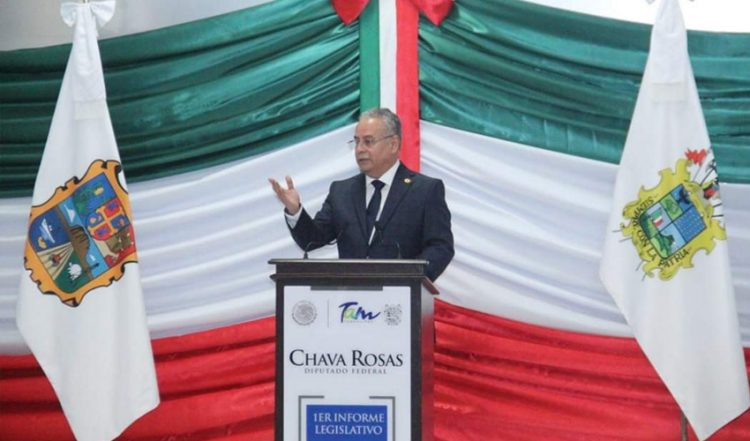 Donan teléfonos a niños de colonias populares