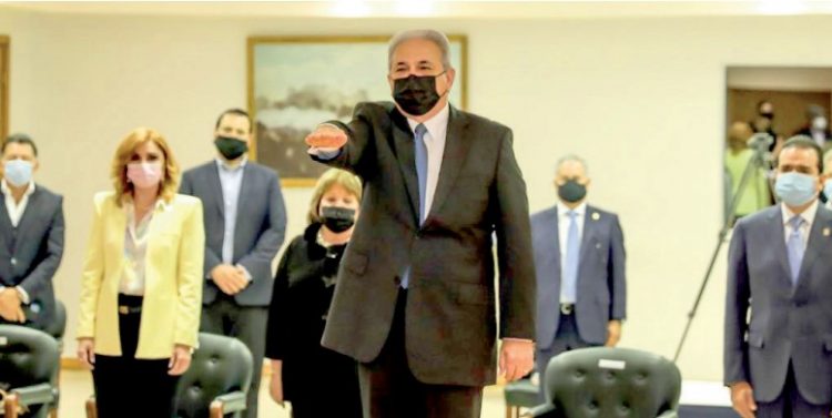 Toma protesta Arturo Sanmiguel como presidente municipal