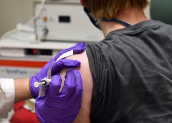 Pueden reunirse sin cubrebocas quienes ya han sido vacunados