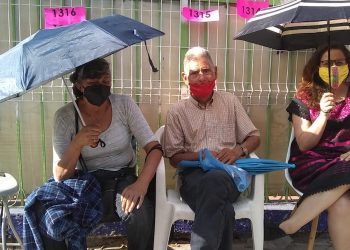 En Jalisco esperan formados hasta 60 horas para recibir la vacuna contra la COVID