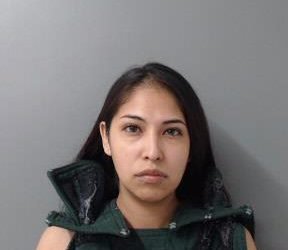 Ella dormía mientras su hijo andaba en la calle; la arrestan