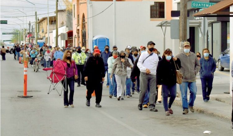 Reanudarán vacunación de abuelitos el domingo