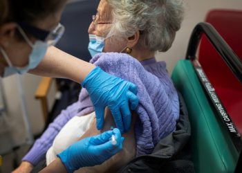 El 17 inicia vacunación de abuelitos contra el Covid