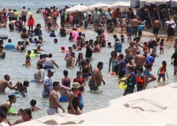 Vacaciones de Semana Santa podrían causar tercer rebrote de COVID en México, alertan