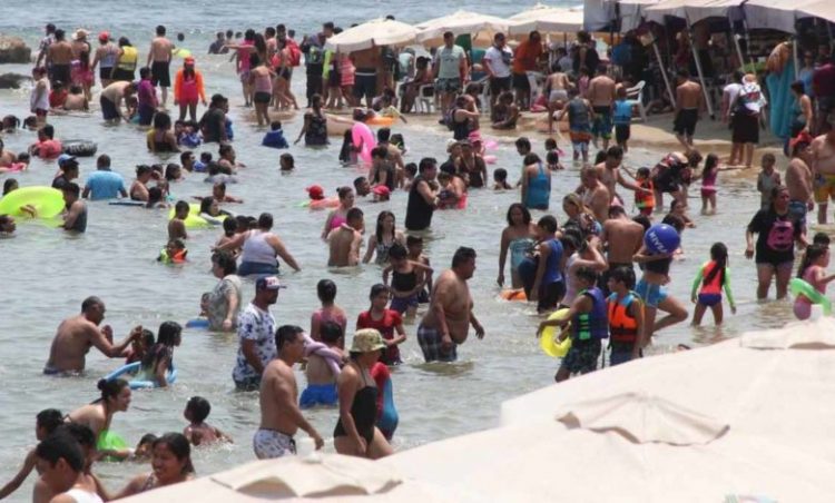 Vacaciones de Semana Santa podrían causar tercer rebrote de COVID en México, alertan