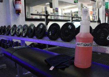 Dueño de gimnasio ofrece membresías gratis a quienes no se vacunen contra covid-19