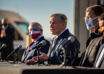 Arremeten contra Greg Abbott líderes demócratas de Texas