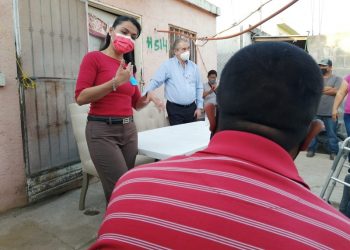 Asesora Cristabell a invidentes sobre cómo mejorar sus ingresos