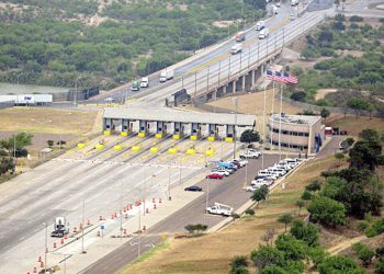 Vacunarían a traileros contra coronavirus a medio puente
