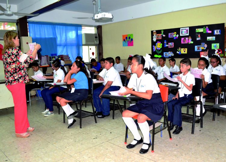 Siguen sin ‘conectarse’ más de 8 mil alumnos de educación básica