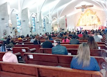 Acuden feligreses a iglesias a celebrar ‘Domingo de Ramos’