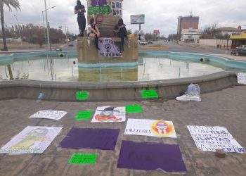 ‘Lilas’ se manifiestan y exhiben a presuntos acosadores