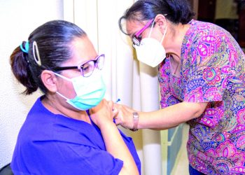 Reanudarán el domingo vacunación de adultos mayores