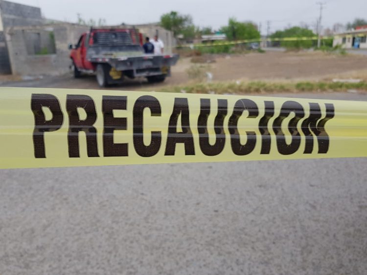 Muerte sorprende a chofer y choca contra construcción