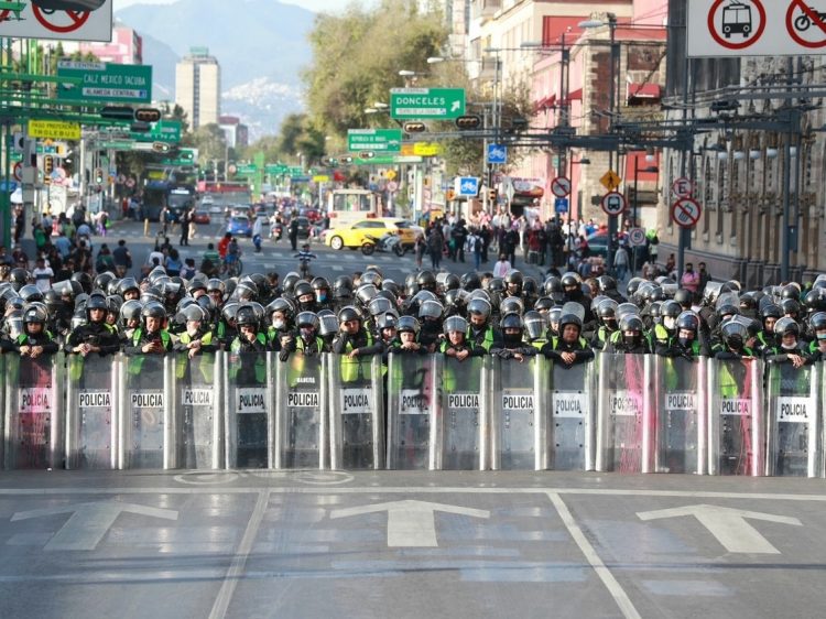 Resguardarán 2 mil 100 ‘ateneas’ orden en marchas