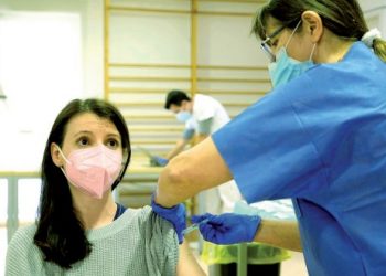 Se preparan para vacunar a maestros