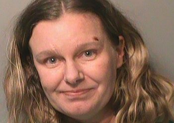 Mujer de EU admite que atropelló a dos menores porque “uno era mexicano” y el otro “terrorista”