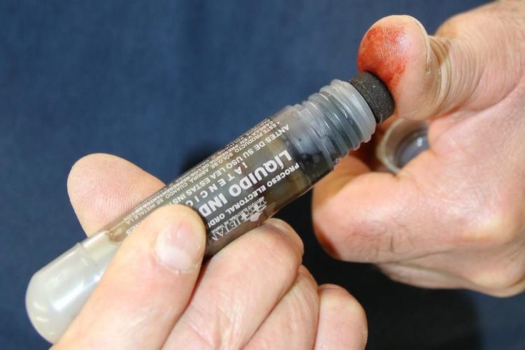 Entrega IPN tinta para elecciones que no transmite Covid