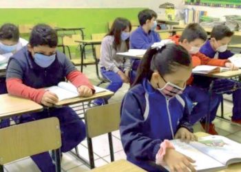 Crede aún sin fecha de vacunación para maestros