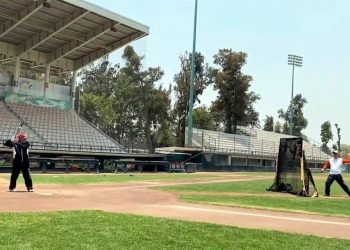 Practica AMLO béisbol en contingencia ambiental