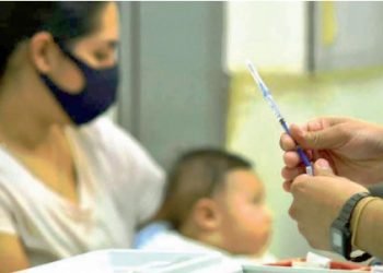 Continúan aplicando vacuna BCG a menores de edad