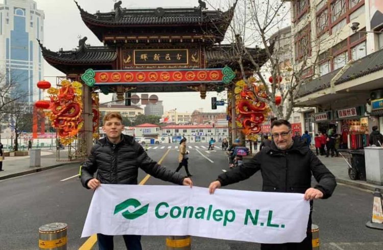 Contrata empresa de Barcelona, España a alumno de Conalep