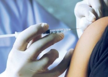 Aplica EU vacuna anticovid a turistas