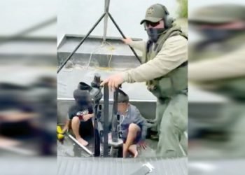 Salvan de morir ahogadas a dos niñas migrantes