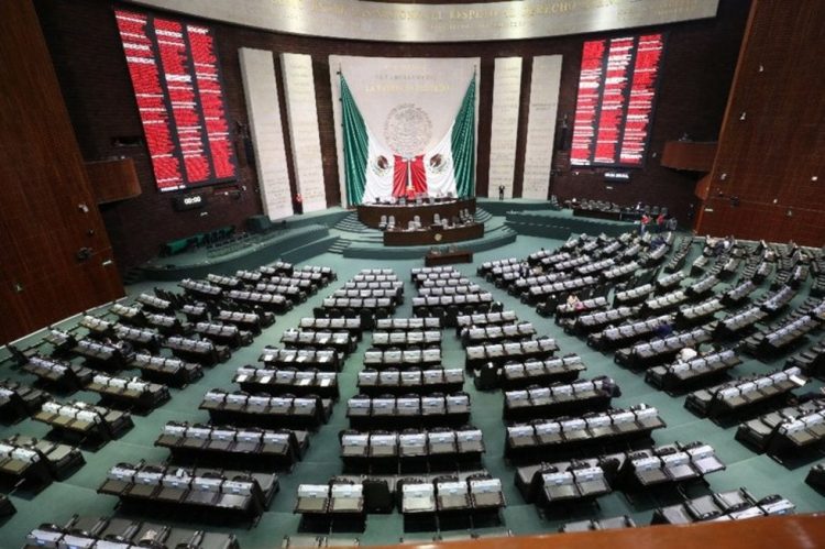 Morena y su aplanadora en Cámara de Diputados regresan monopolio a Pemex en gasolina