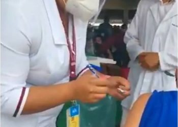 Pide AMLO investigar si error en vacuna fue montaje