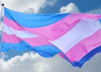 Mujer trans fue abusada 16 veces en prisión para hombres, en Estados Unidos