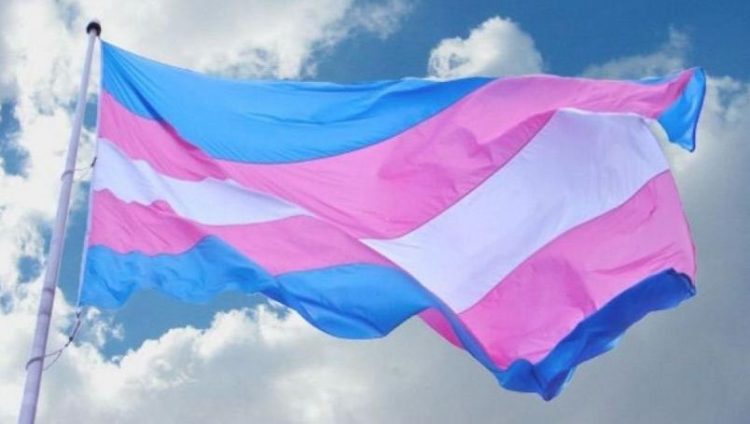 Mujer trans fue abusada 16 veces en prisión para hombres, en Estados Unidos