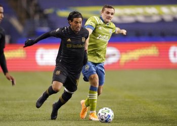 Carlos Vela dejaría la MLS… ¡para jugar con Lainez y Guardado!