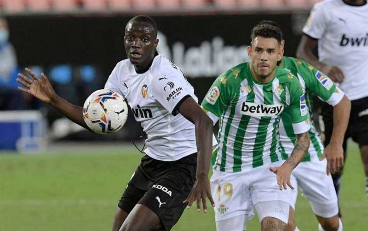 Jugadores deciden abandonar un partido por denuncia de insultos racistas en España