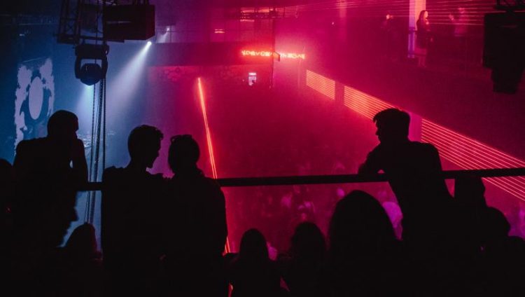 Coronavirus: Familia hace fiesta exclusiva para contagiados