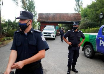 Un motociclista atropella a una niña de tres años, la arrastra, la patea para huir y un juez lo deja libre