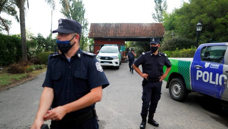 Un motociclista atropella a una niña de tres años, la arrastra, la patea para huir y un juez lo deja libre